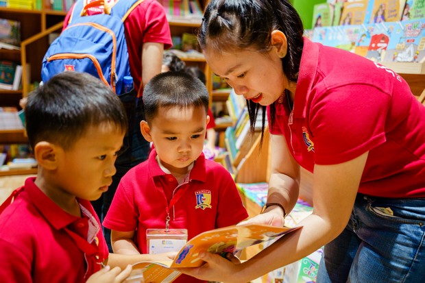 https://file.royal.edu.vn/data/files/images/381-royal_hoat-dong-vui-hoc/2023_RoyalSchool_MamNonDiNhaSach_15.jpg