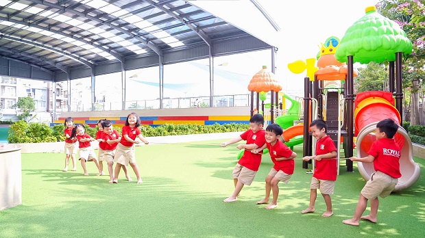 https://file.royal.edu.vn/data/files/images/381-royal_hoat-dong-vui-hoc/5.RoyalSchool_%C6%AFu%20%C4%91%C3%A3i%20Ph%C3%BA%20L%C3%A2m%20Campus.jpg